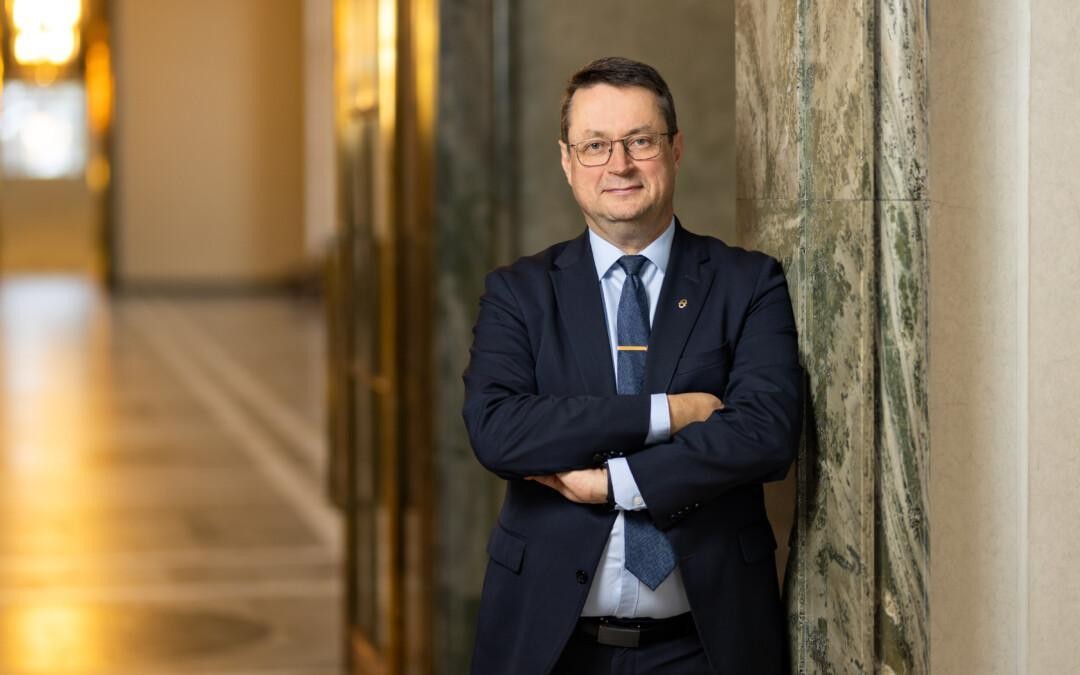 SDP:n Mika Kari: Veteraanien perinnöstä ja vahvasta maanpuolustustahdosta pidettävä kiinni